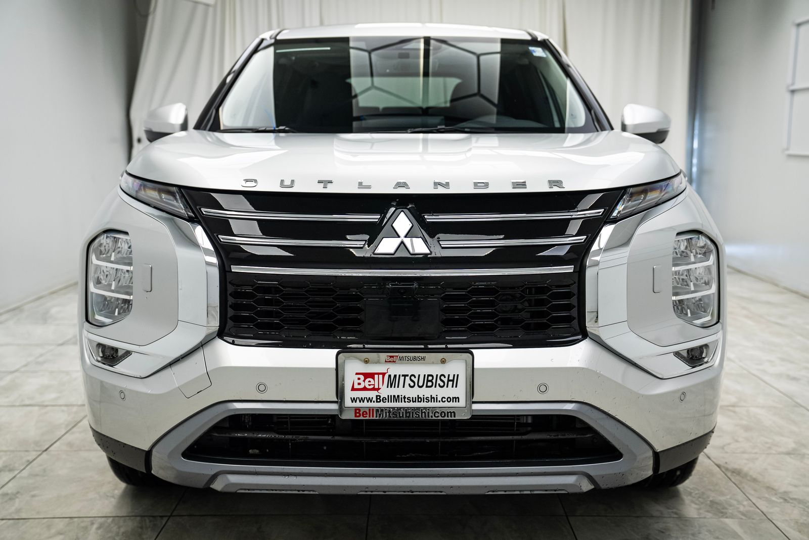 2025 Mitsubishi Outlander SE Image 3 of 40