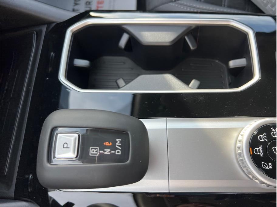 2025 Mitsubishi Outlander SE Image 18 of 24