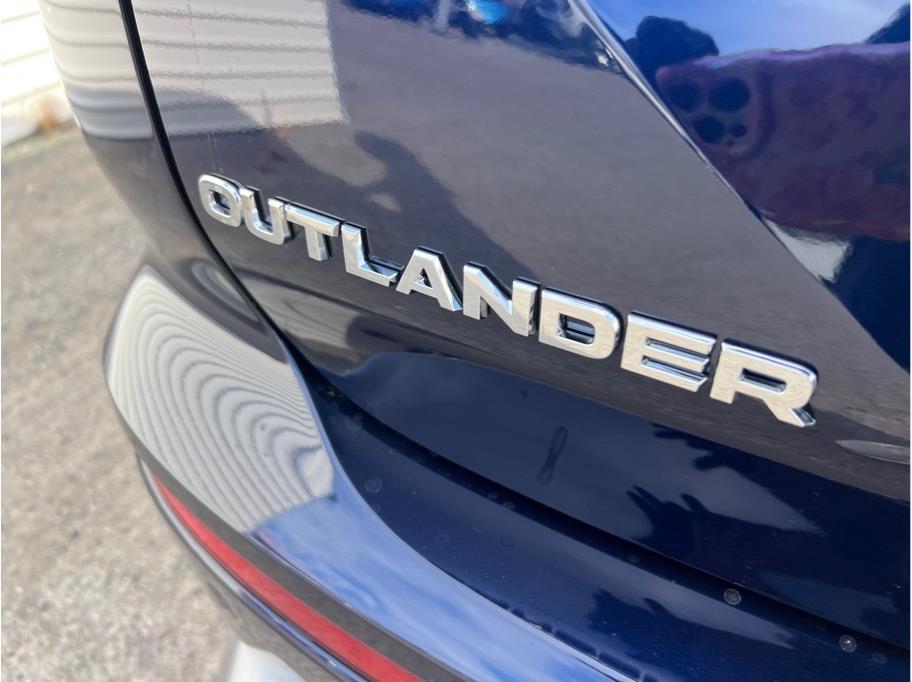 2025 Mitsubishi Outlander SE Image 24 of 24