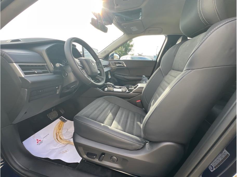 2025 Mitsubishi Outlander SE Image 13 of 24