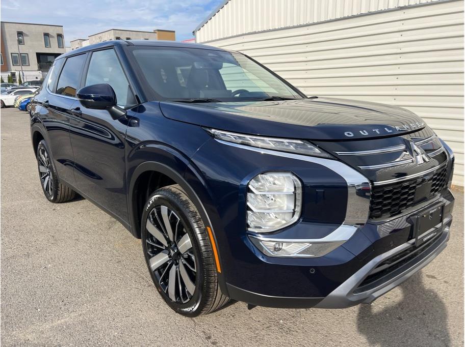 2025 Mitsubishi Outlander SE Image 2 of 24