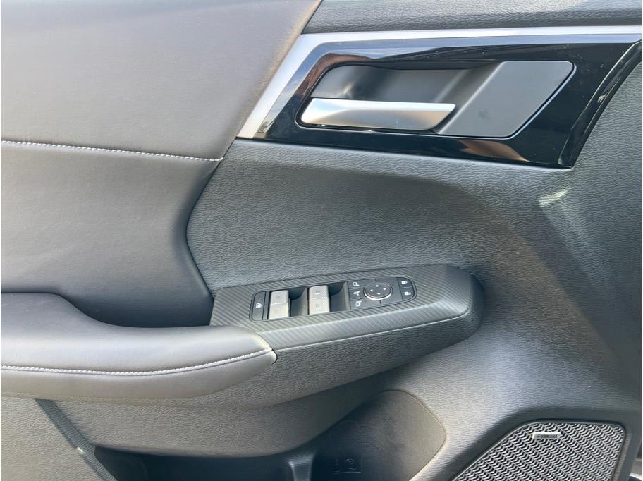 2025 Mitsubishi Outlander SE Image 19 of 24