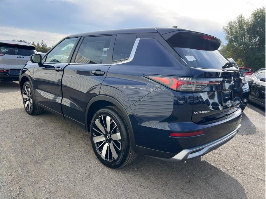 2025 Mitsubishi Outlander SE Image 5 of 24