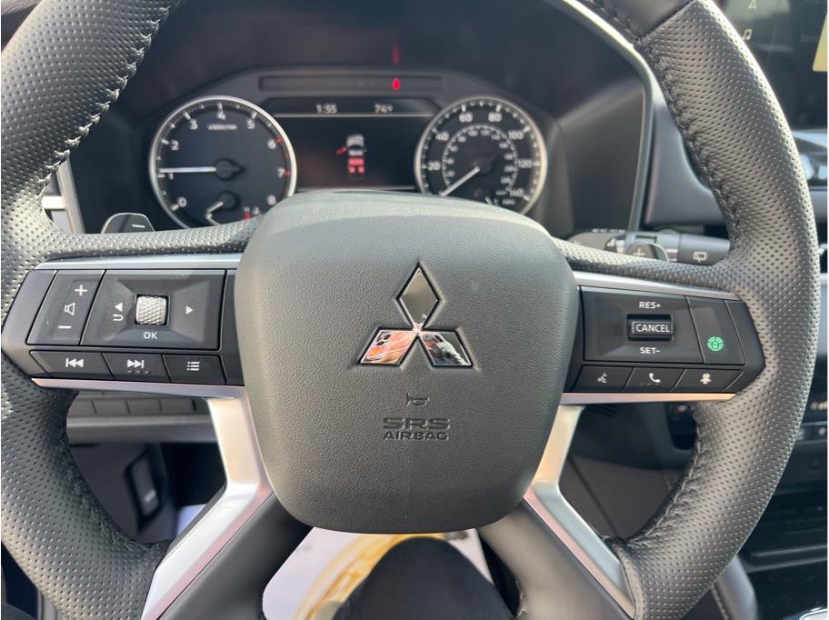 2025 Mitsubishi Outlander SE Image 15 of 24