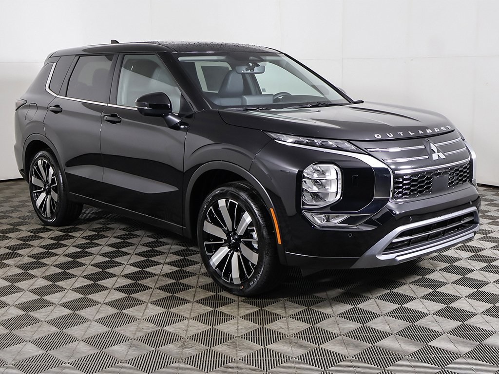 2025 Mitsubishi Outlander SE Image 3 of 60