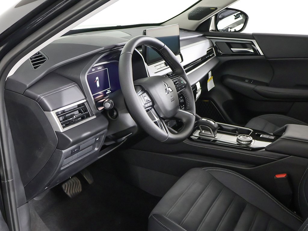 2025 Mitsubishi Outlander SE Image 28 of 60