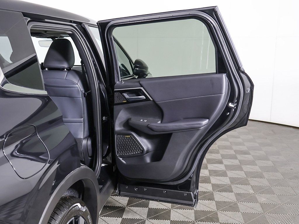 2025 Mitsubishi Outlander SE Image 26 of 60