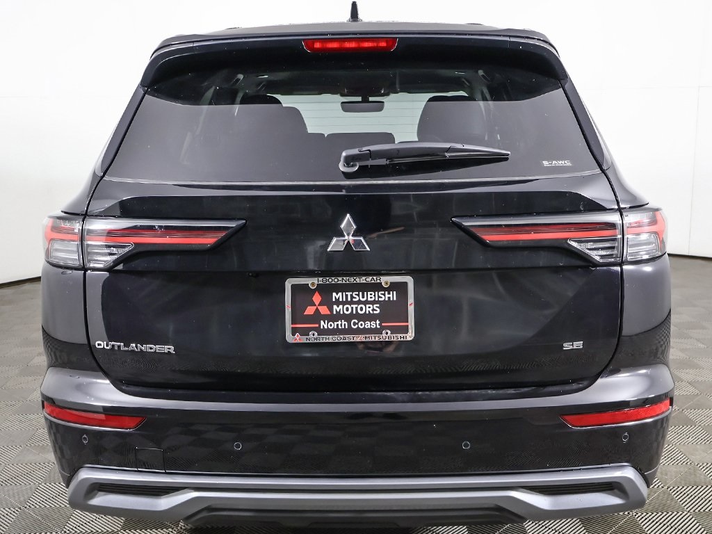 2025 Mitsubishi Outlander SE Image 8 of 60