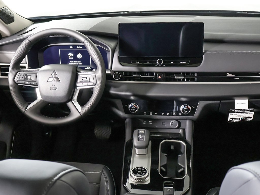 2025 Mitsubishi Outlander SE Image 27 of 60