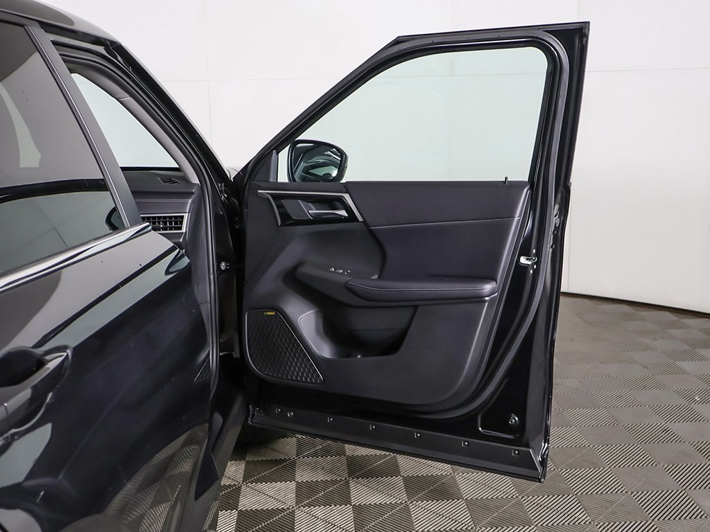 2025 Mitsubishi Outlander SE Image 25 of 60