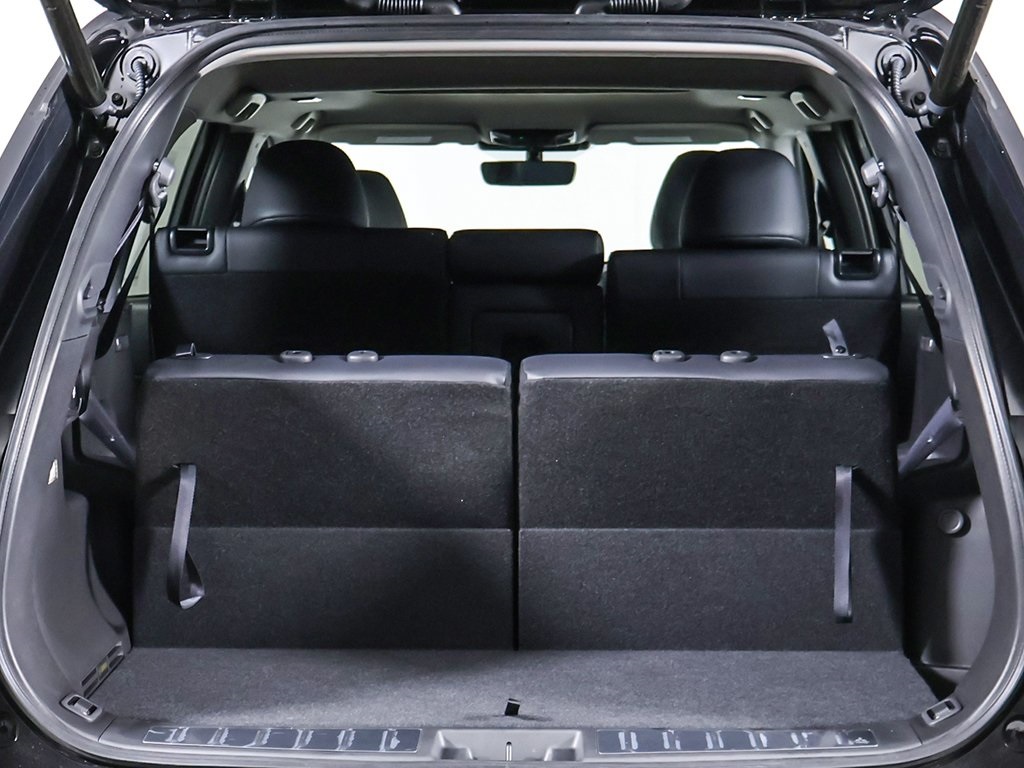 2025 Mitsubishi Outlander SE Image 13 of 60