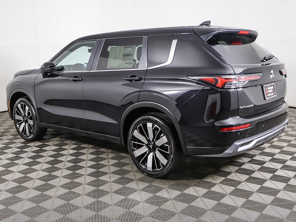 2025 Mitsubishi Outlander SE Image 9 of 60