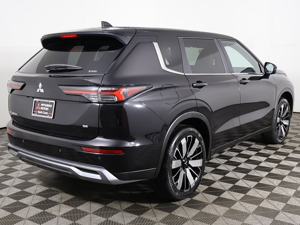 2025 Mitsubishi Outlander SE Image 7 of 60