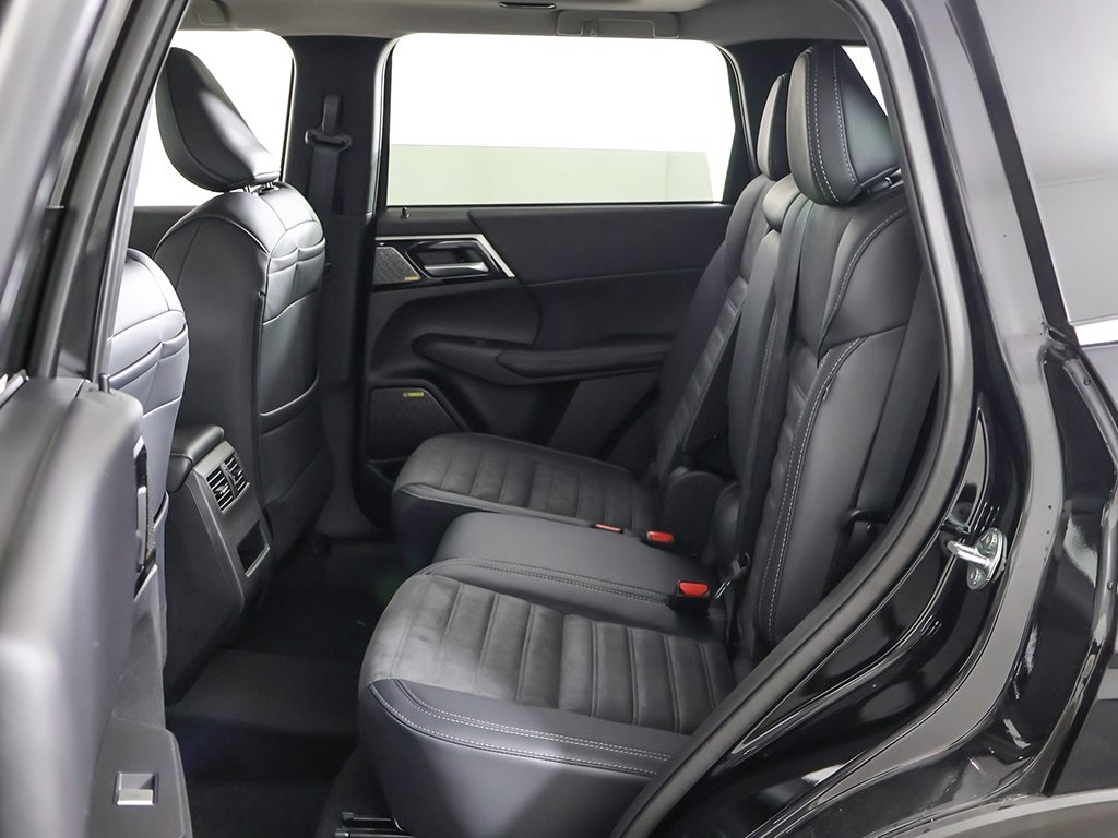 2025 Mitsubishi Outlander SE Image 20 of 60