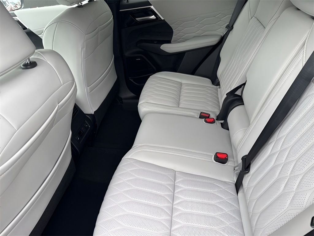 Vehicle image 11 of 31