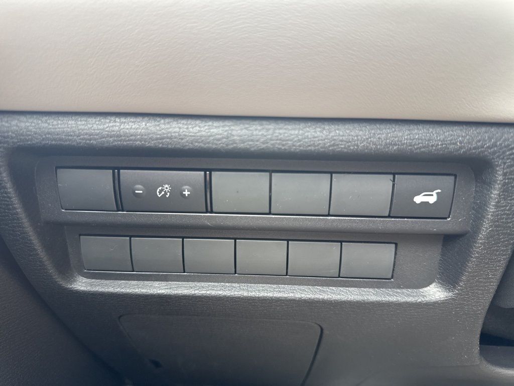 Vehicle image 28 of 31