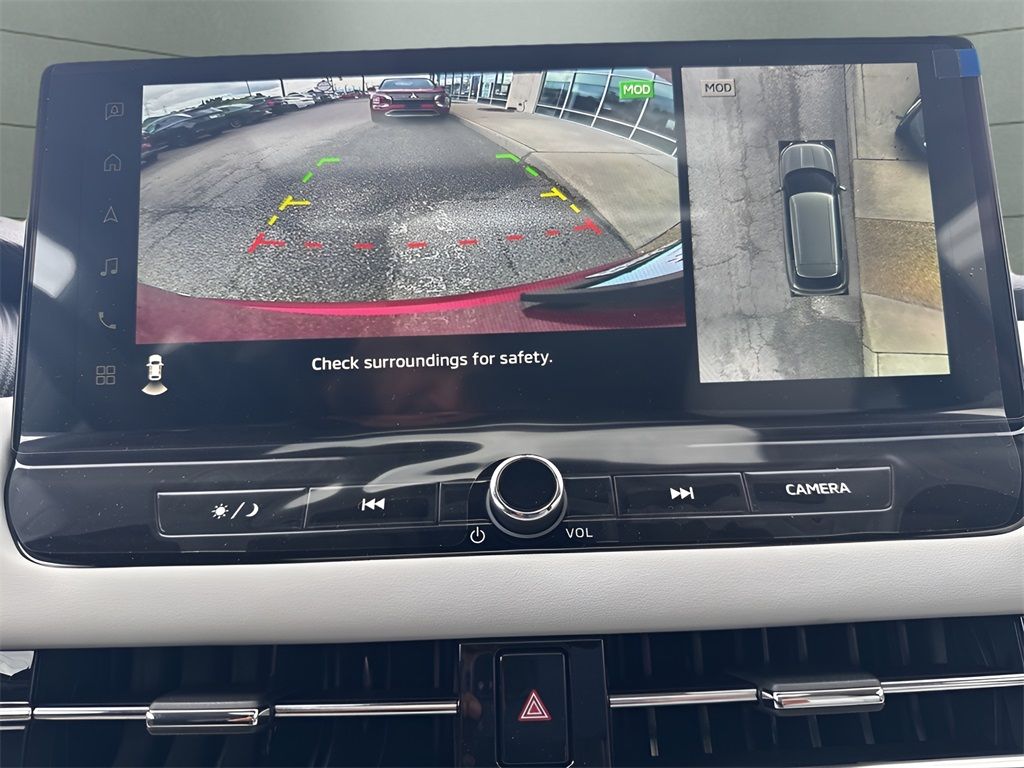 Vehicle image 17 of 31