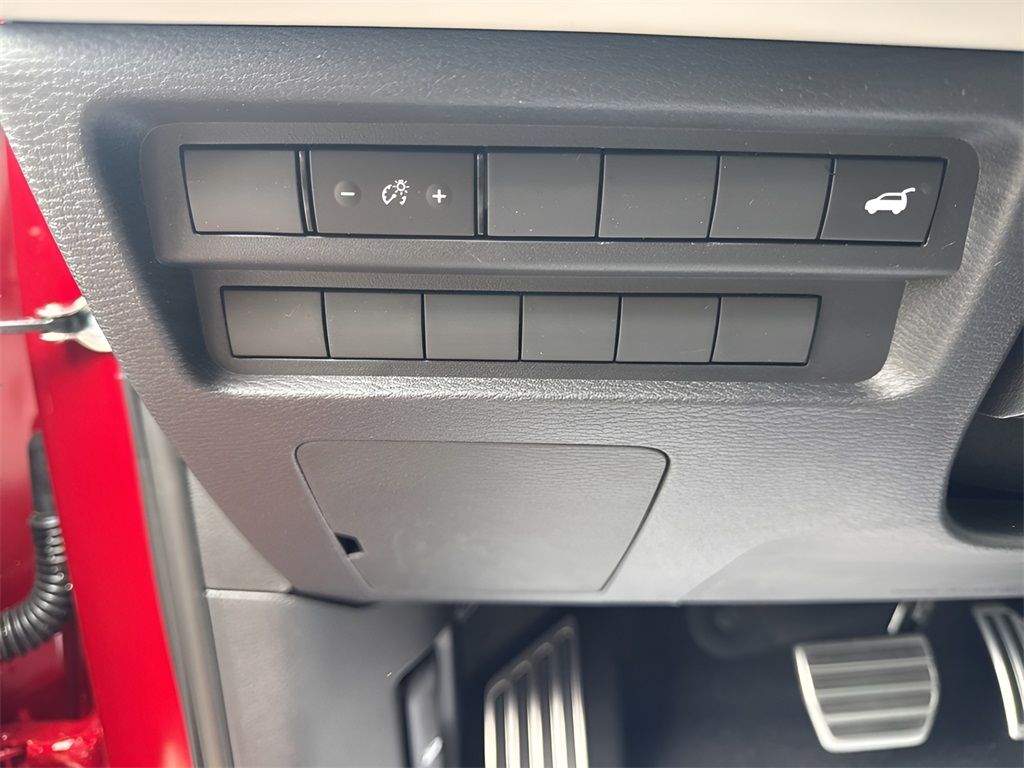 Vehicle image 23 of 31