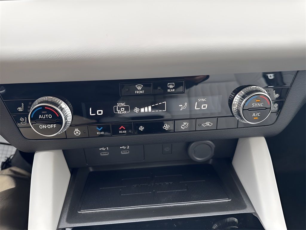 Vehicle image 29 of 31