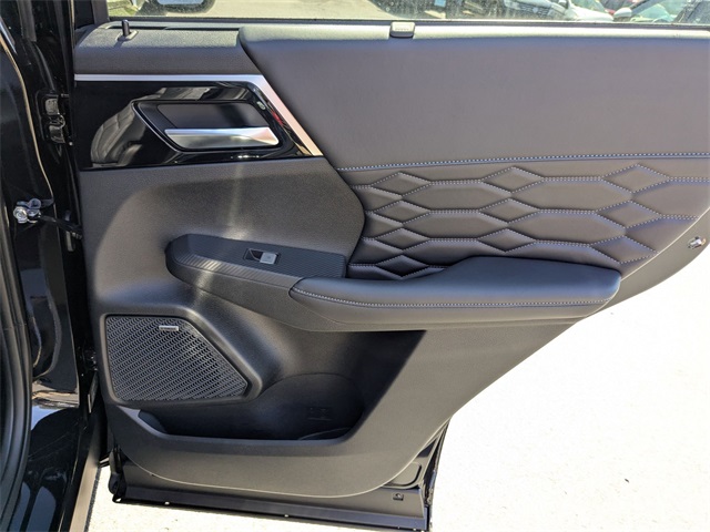 Vehicle image 39 of 45