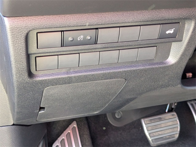 Vehicle image 17 of 45