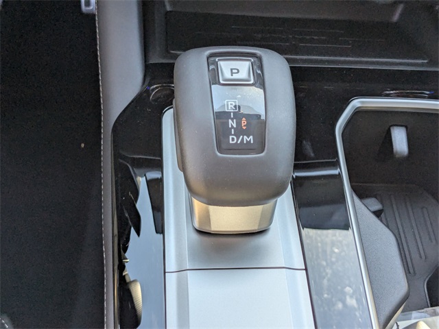 Vehicle image 27 of 45