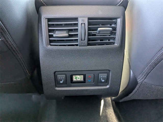 Vehicle image 32 of 45