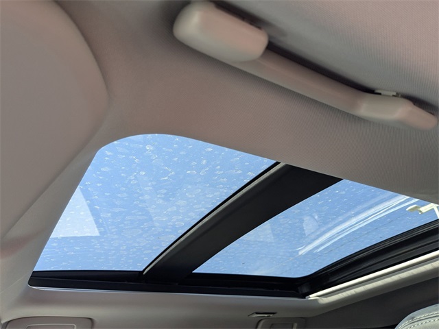 Vehicle image 18 of 45