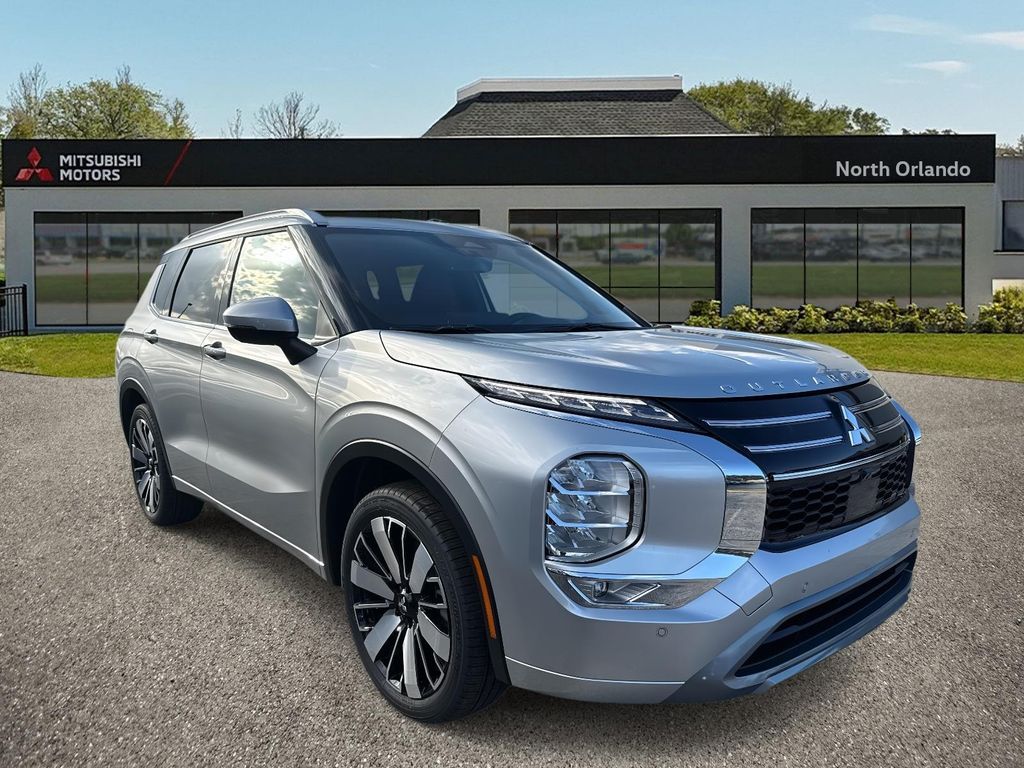 2025 Mitsubishi Outlander SEL Image 3 of 38