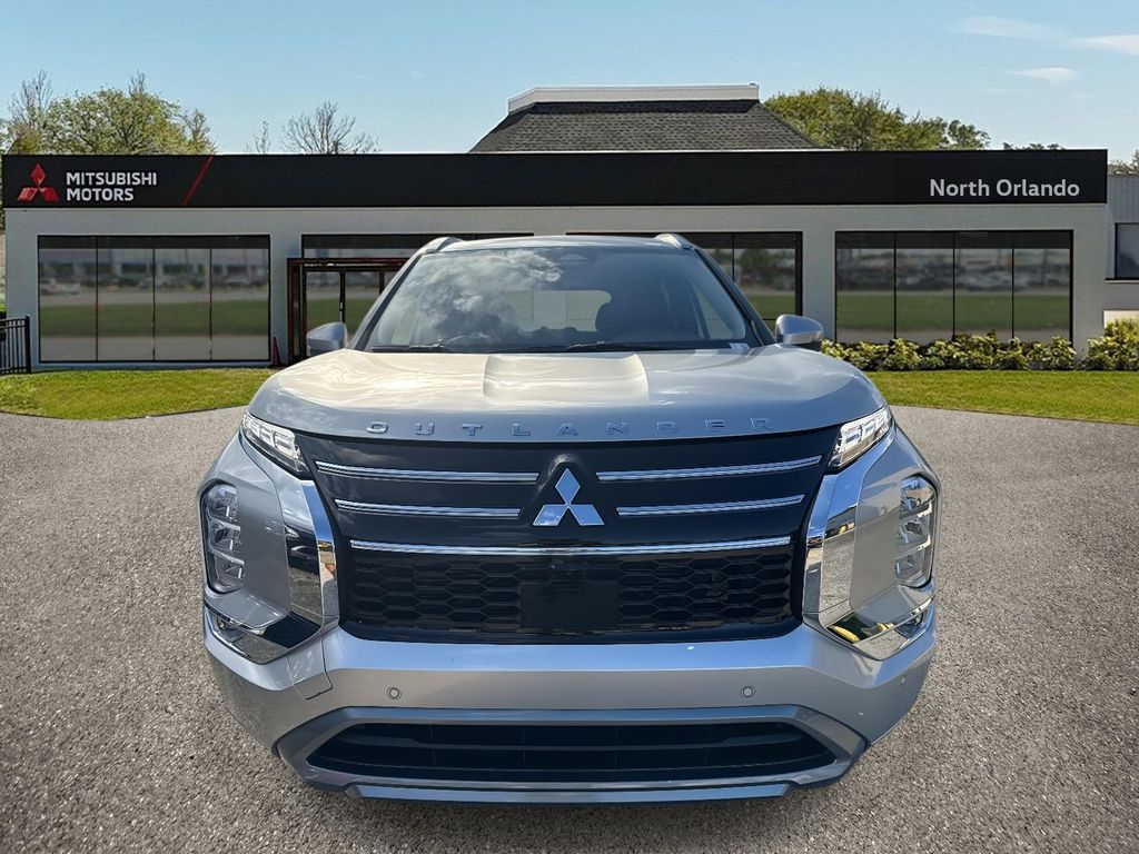 2025 Mitsubishi Outlander SEL Image 2 of 38