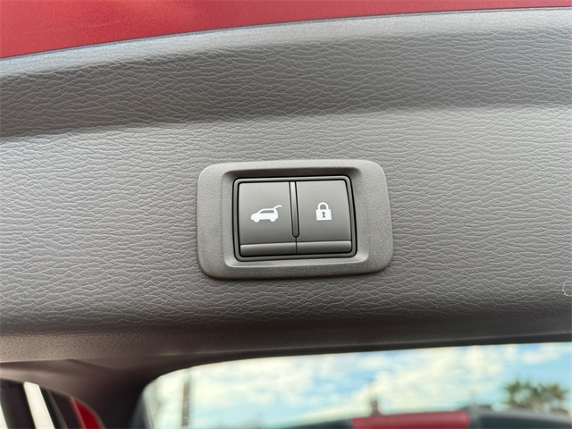 2025 Mitsubishi Outlander SEL Image 30 of 37