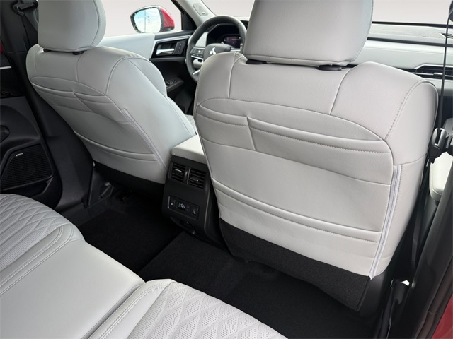 2025 Mitsubishi Outlander SEL Image 13 of 37