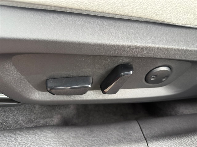 2025 Mitsubishi Outlander SEL Image 25 of 37