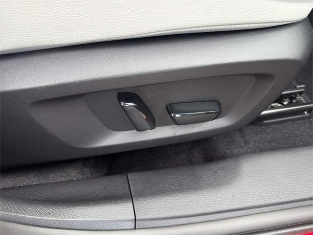 2025 Mitsubishi Outlander SEL Image 24 of 37