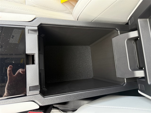 2025 Mitsubishi Outlander SEL Image 26 of 37