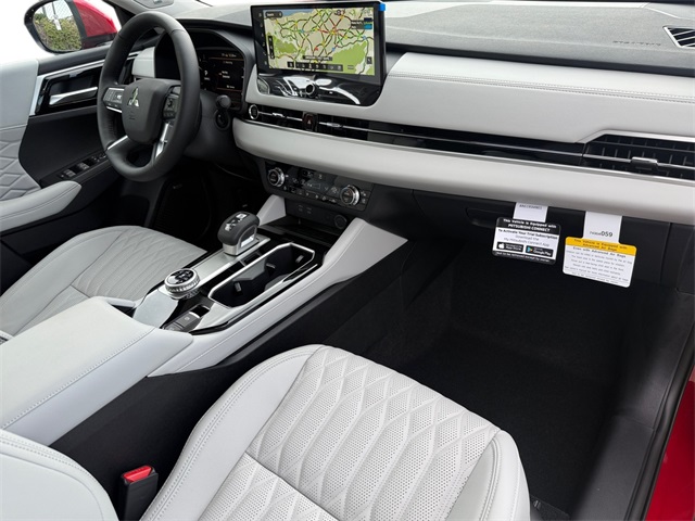 2025 Mitsubishi Outlander SEL Image 14 of 37