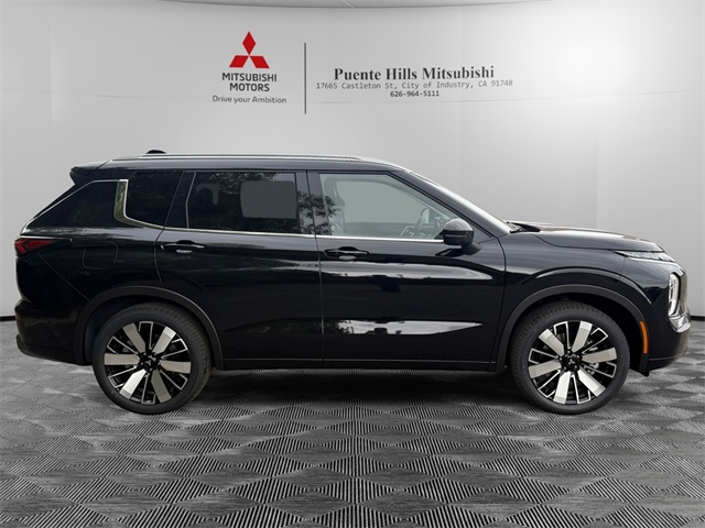 2025 Mitsubishi Outlander SEL Image 4 of 36