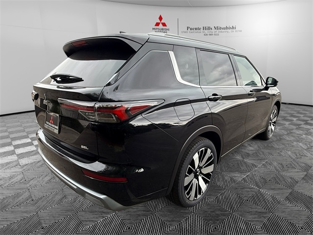 2025 Mitsubishi Outlander SEL Image 5 of 36