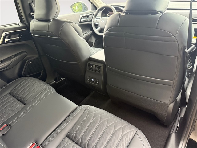 2025 Mitsubishi Outlander SEL Image 13 of 36