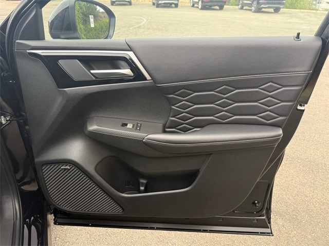 2025 Mitsubishi Outlander SEL Image 22 of 36