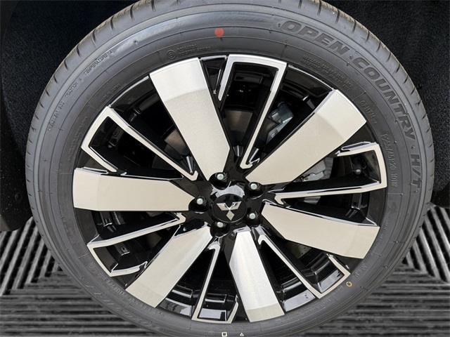 2025 Mitsubishi Outlander SEL Image 10 of 36