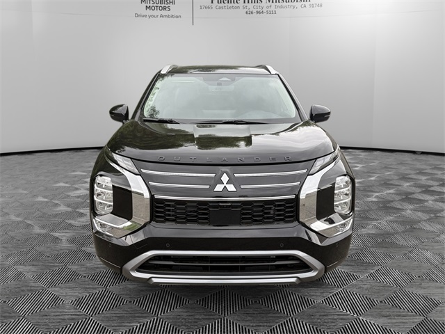 2025 Mitsubishi Outlander SEL Image 2 of 36