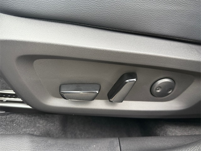 2025 Mitsubishi Outlander SEL Image 23 of 36