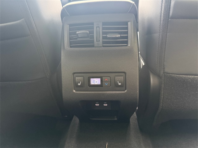 2025 Mitsubishi Outlander SEL Image 25 of 36