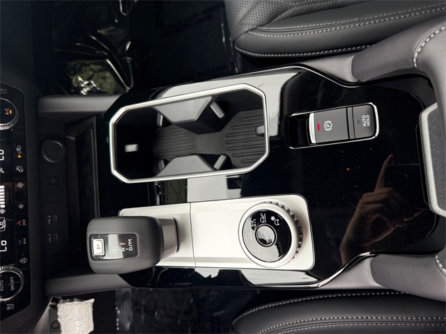 2025 Mitsubishi Outlander SEL Image 20 of 36