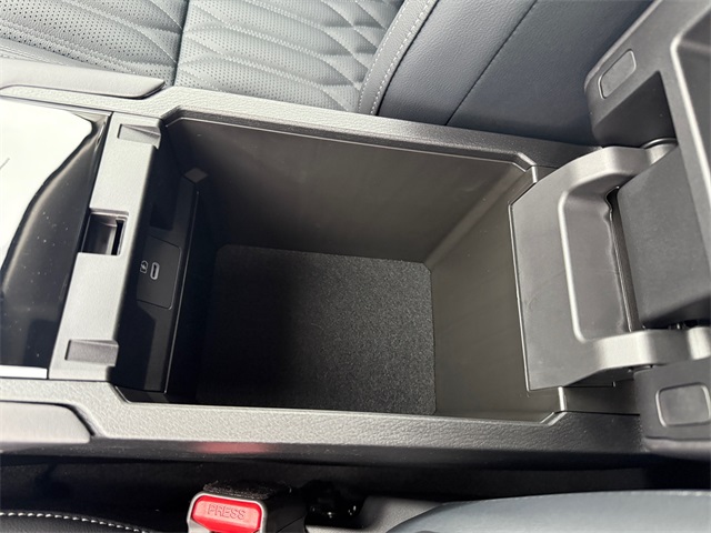 2025 Mitsubishi Outlander SEL Image 24 of 36