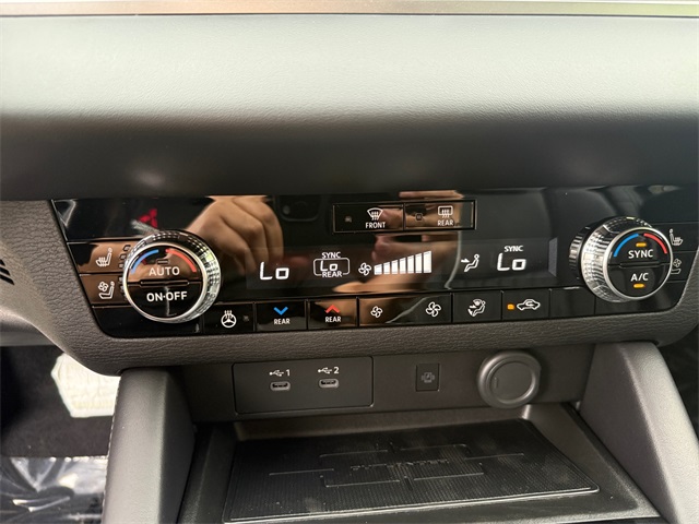 2025 Mitsubishi Outlander SEL Image 15 of 36