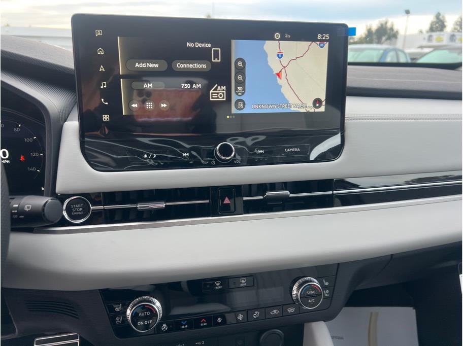 2025 Mitsubishi Outlander SEL Image 15 of 22