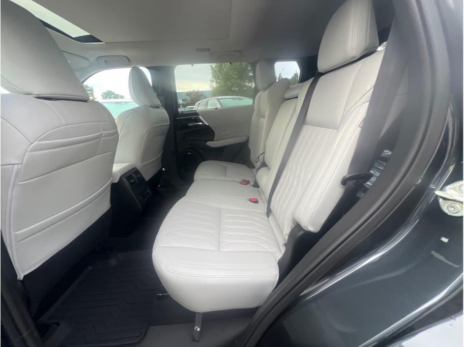 2025 Mitsubishi Outlander SEL Image 11 of 22