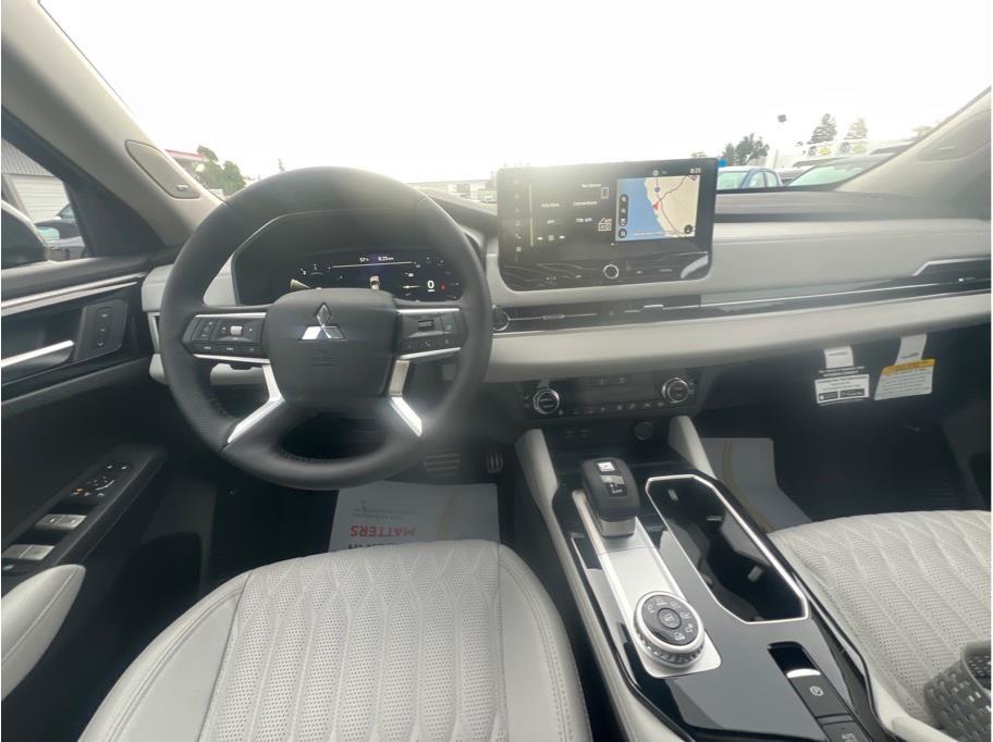 2025 Mitsubishi Outlander SEL Image 13 of 22